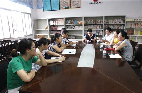 我司黨員代表到北雀社區(qū)開展黨建聯席會